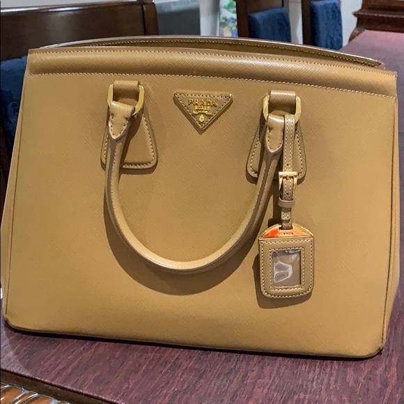 Prada saffiano lux tote - Picture 1 of 8